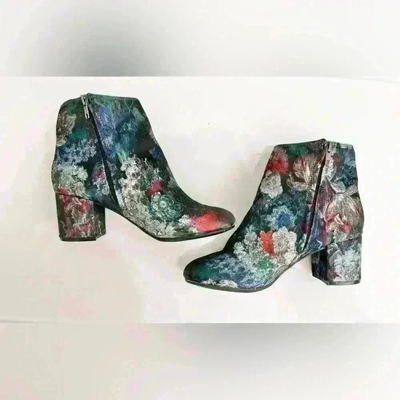 Zigi Soho Nydia Floral Print Tapestry Heeled Ankle Go Go Boots - Picture 4 of 6
